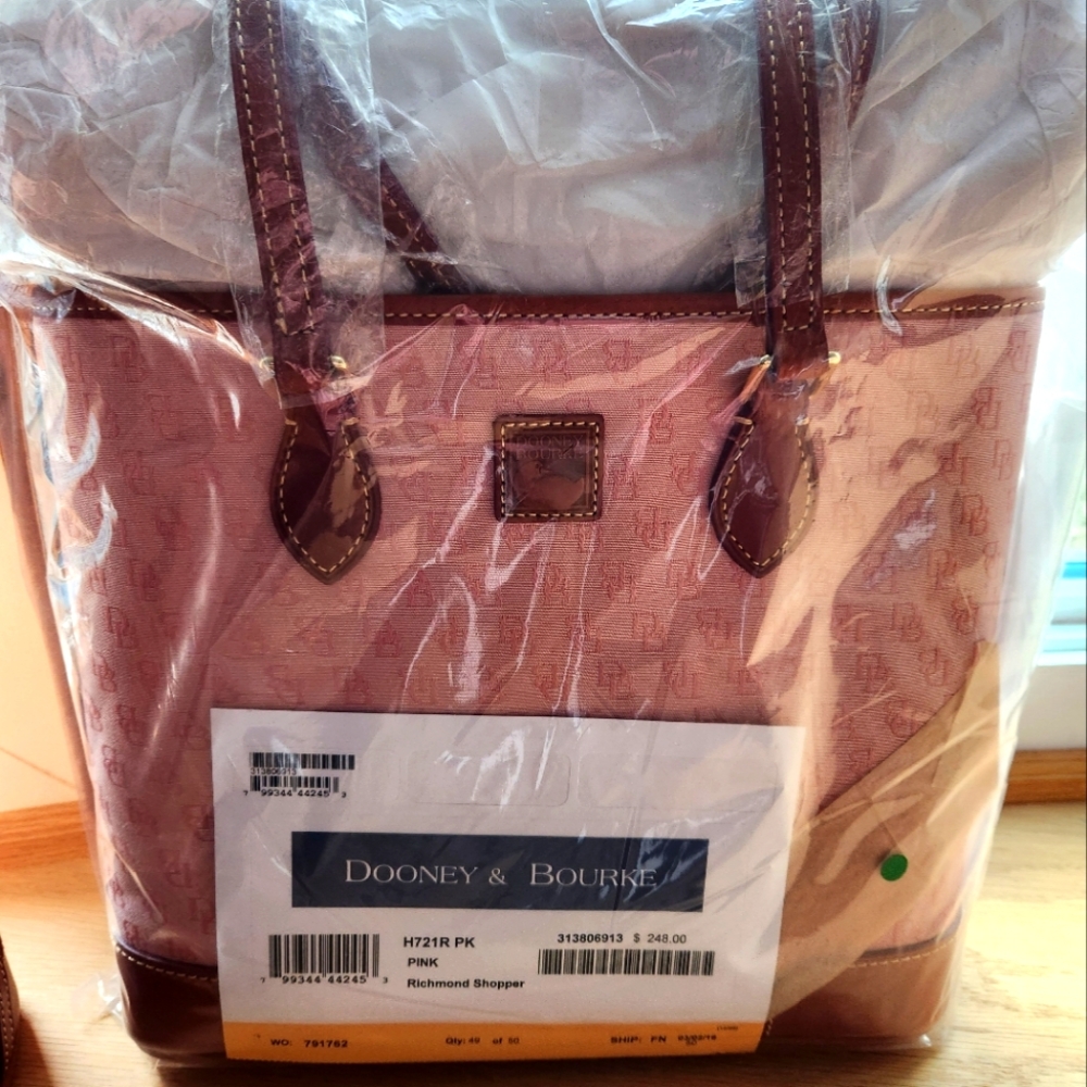 Dooney & Bourke NWT PINK Signature Bucket bag